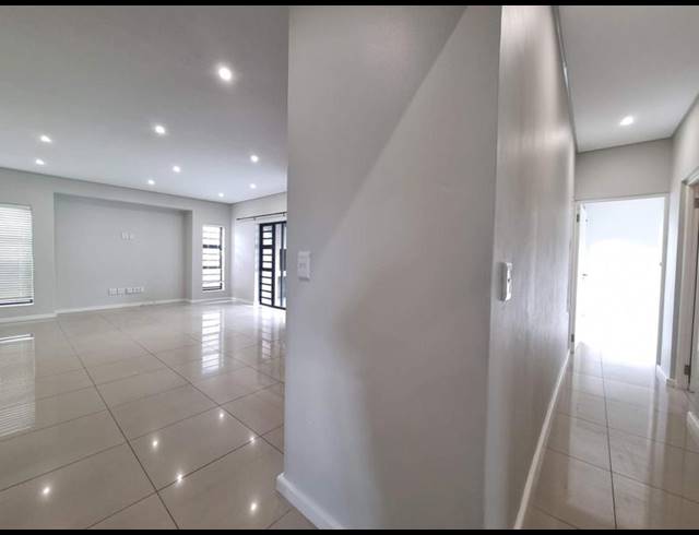 3 BEDROOM PROPERTY TO RENT IN TURNBERRY VILLAGE